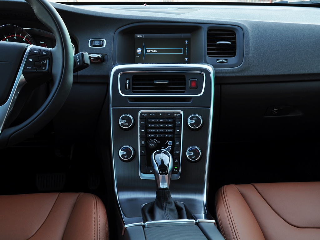 沃尔沃亚太  2.0T 中控仪表台总特写