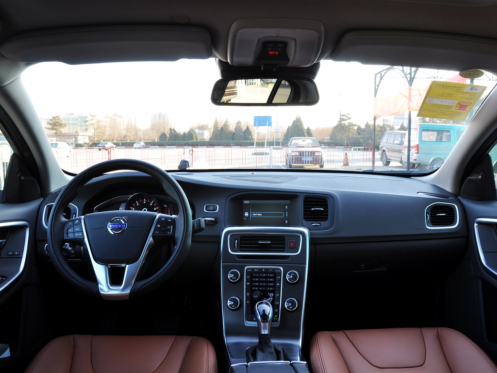 沃尔沃亚太  2.0T 中控台整体