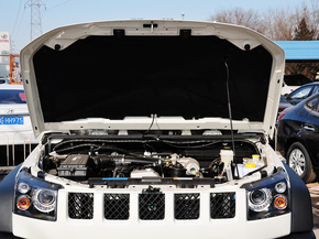 北京汽车  2.4L 手动 发动机局部特写