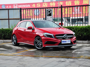 奔驰AMG  A45 AMG 车辆右侧45度角