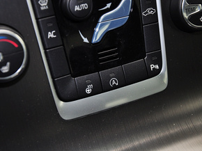 沃尔沃亚太 2.0T 中控台下方特写