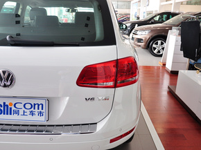 大众(进口)  3.0TSI 车辆右后大灯正视角