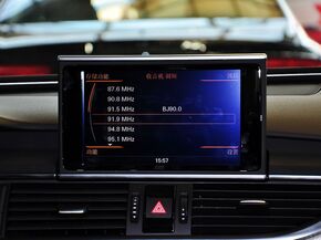 一汽奥迪  TFSI 中控仪表台上方