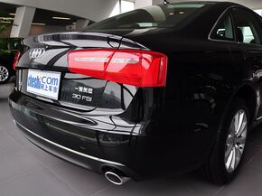 一汽奥迪  30 FSI 车辆右后大灯45度视角