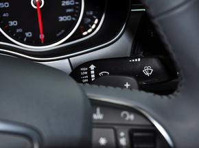 一汽奥迪  30 FSI 方向盘右侧控制杆