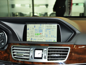 北京奔驰  E260L 1.8T 自动 中控仪表台上方