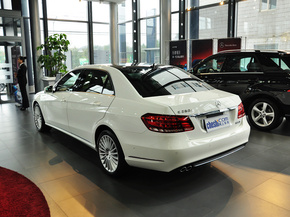 北京奔驰 E260L 1.8T 自动 车辆左后45度视角