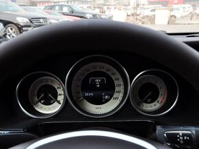 北京奔驰  改款E260L 1.8T 自动 方向盘后方仪表盘