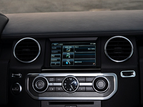 路虎  3.0T V6 SC 中控仪表台上方