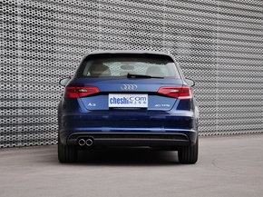 奥迪(进口) 40TFSI 1.8T DCT 车辆正后方尾部视角
