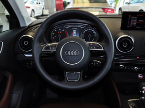 奥迪(进口) 40TFSI 1.8T DCT 方向盘整体
