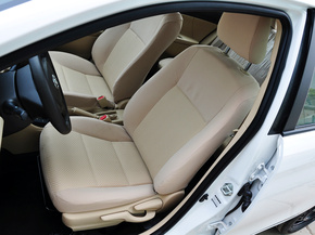 一汽丰田  1.5L 自动 驾驶席座椅前45度视图