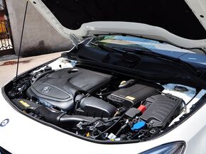 奔驰(进口)  CLA260 发动机主体特写