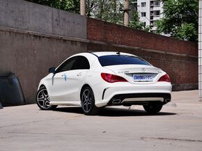 奔驰(进口)  CLA260 车辆左后45度视角