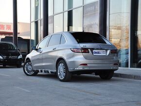 比亞迪戴姆勒  尊貴版 車輛左后45度視角