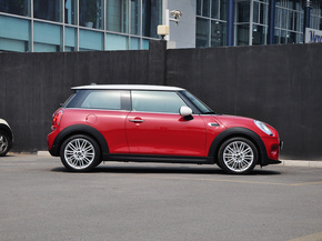 MINI  COOPER 车辆正右侧
