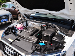 一汽奥迪  30 TFSI 发动机主体特写