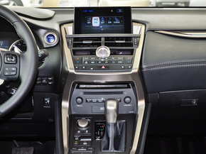 雷克萨斯 300h 中控仪表台总特写