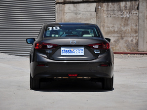 长安马自达  三厢 2.0L 自动 车辆正后方尾部视角