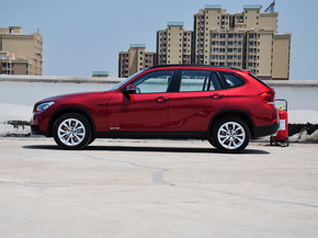 华晨宝马  sDrive18i 车辆左正侧视角