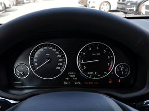 宝马(进口)  xDrive20i 方向盘后方仪表盘