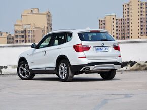 宝马(进口)  xDrive20i 车辆左后45度视角