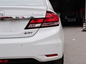 东风本田  1.8L 自动 车辆右后大灯正视角