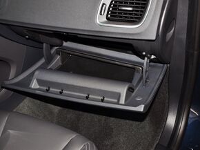 沃尔沃(进口)  2.0T 自动 手套箱整体特写