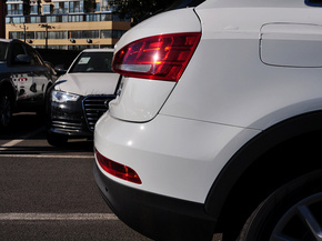 一汽奥迪  30 TFSI 车辆右后大灯正侧视角