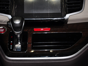 广汽本田  2.4L CVT 中控台中央特写