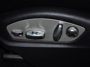 保时捷  Cayenne 3.0T 驾驶席侧面特写