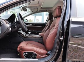 奥迪(进口) 45 TFSI 驾驶席座椅正视图