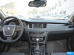 东风标致  1.8THP 自动 中控台整体