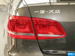 一汽-大众  1.8TSI 车辆左后大灯正视角