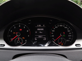 一汽-大众  1.8TSI 方向盘后方仪表盘