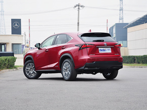 雷克萨斯  300h 车辆左后45度视角