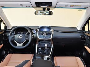 雷克萨斯  300h 中控台整体