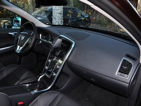 沃尔沃亚太 2.0T 中控台右侧