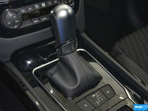 东风标致  1.6THP 自动 挂档把手特写