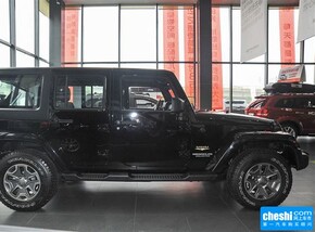 Jeep  3.0L 自动 车辆正右侧