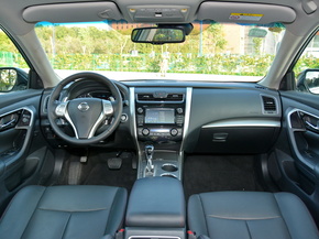 东风日产  2.5L 大中控全景