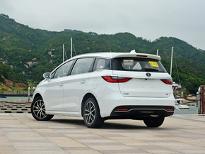 比亚迪  1.5T 左后正45度