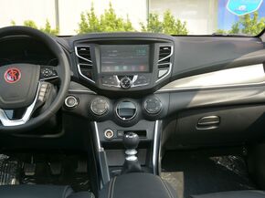 比亚迪  1.5TI 中控台