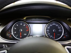 一汽奥迪 40TFSI DCT 方向盘后方仪表盘