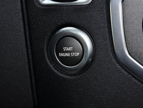 路虎 3.0 V6 SC 车辆点火开关特写