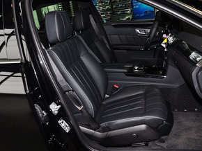 北京奔驰 E320L 副驾驶席座椅45度特写