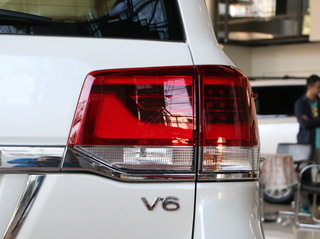 丰田(进口)  4.0L 右后尾灯