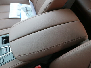 宝马(进口)  xDrive35i 前排中央扶手