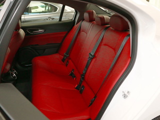 阿尔法.罗密欧  2.0T 200HP 第二排座椅
