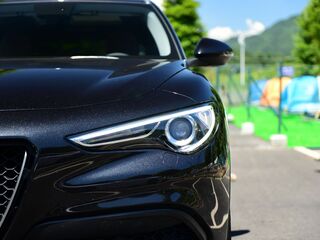 阿尔法.罗密欧  2.0T 200HP 左前大灯